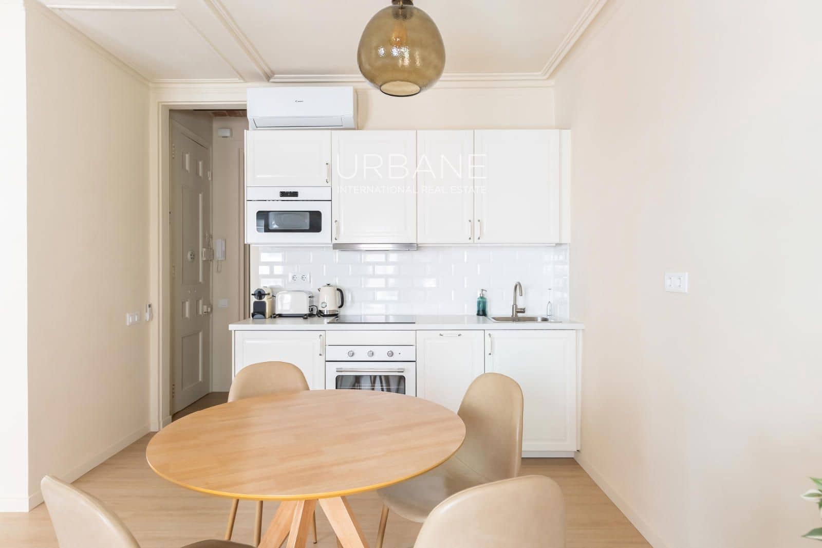 2 slaapkamer Flat te huur in Barcelona stad - € 1.500 (Ref: 9999411)
