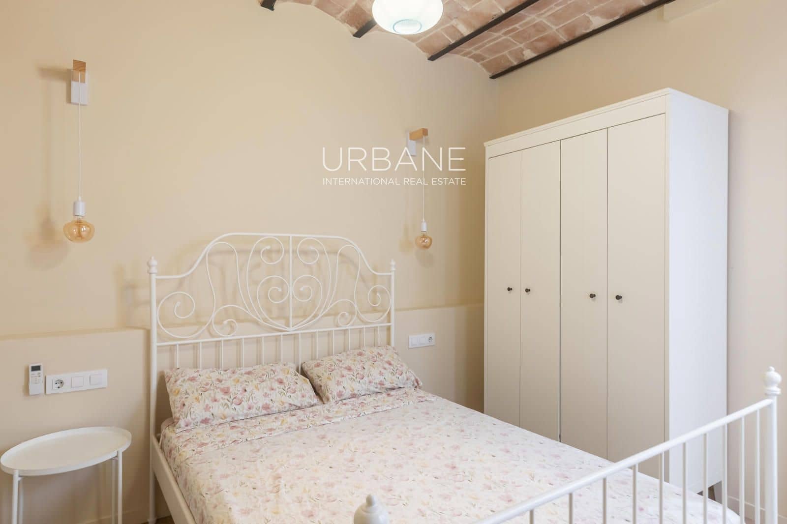 2 slaapkamer Flat te huur in Barcelona stad - € 1.500 (Ref: 9999411)