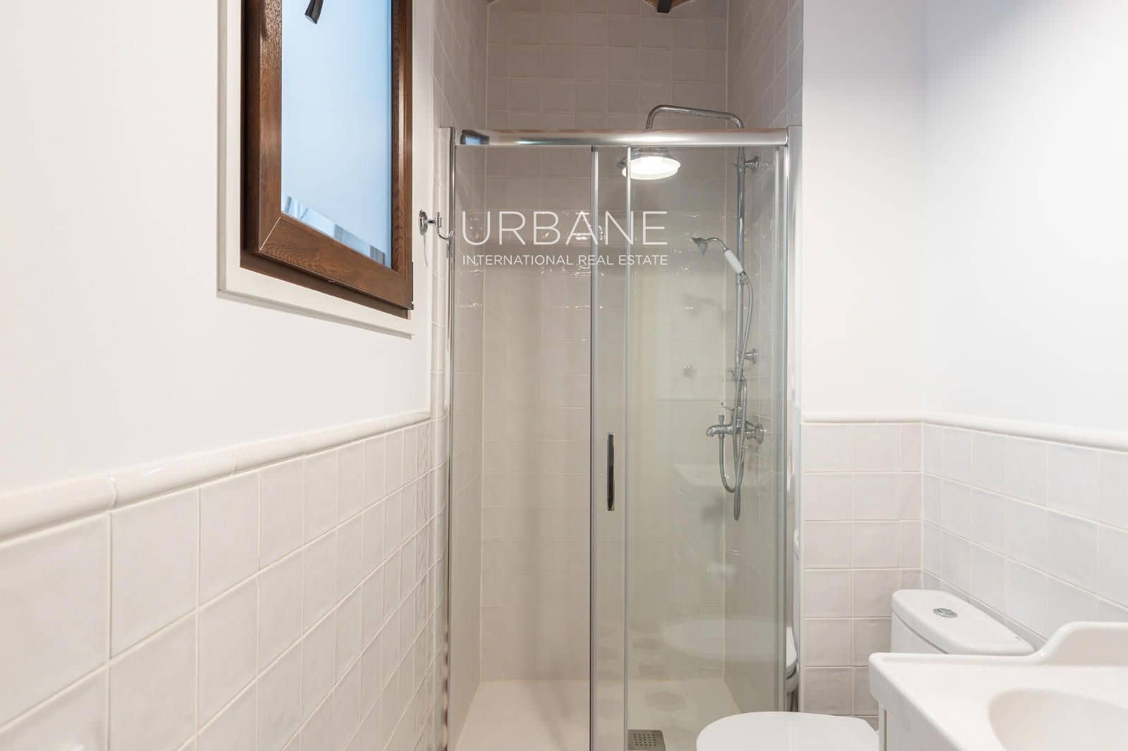 2 slaapkamer Flat te huur in Barcelona stad - € 1.500 (Ref: 9999411)
