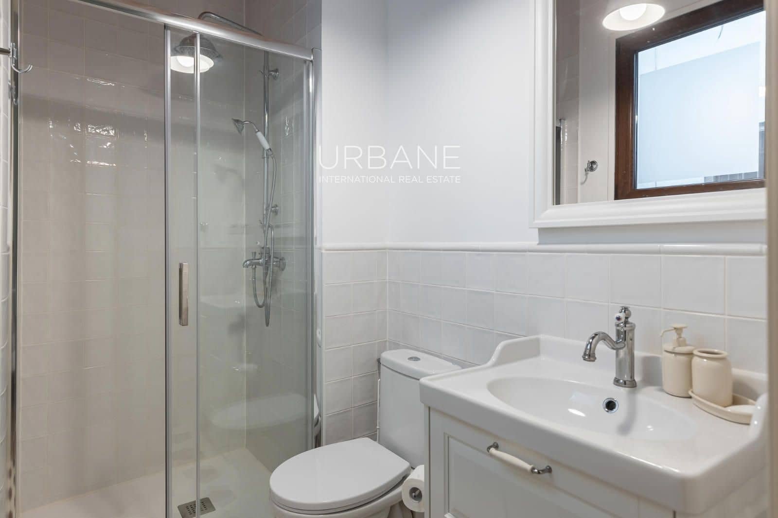 2 slaapkamer Flat te huur in Barcelona stad - € 1.500 (Ref: 9999411)