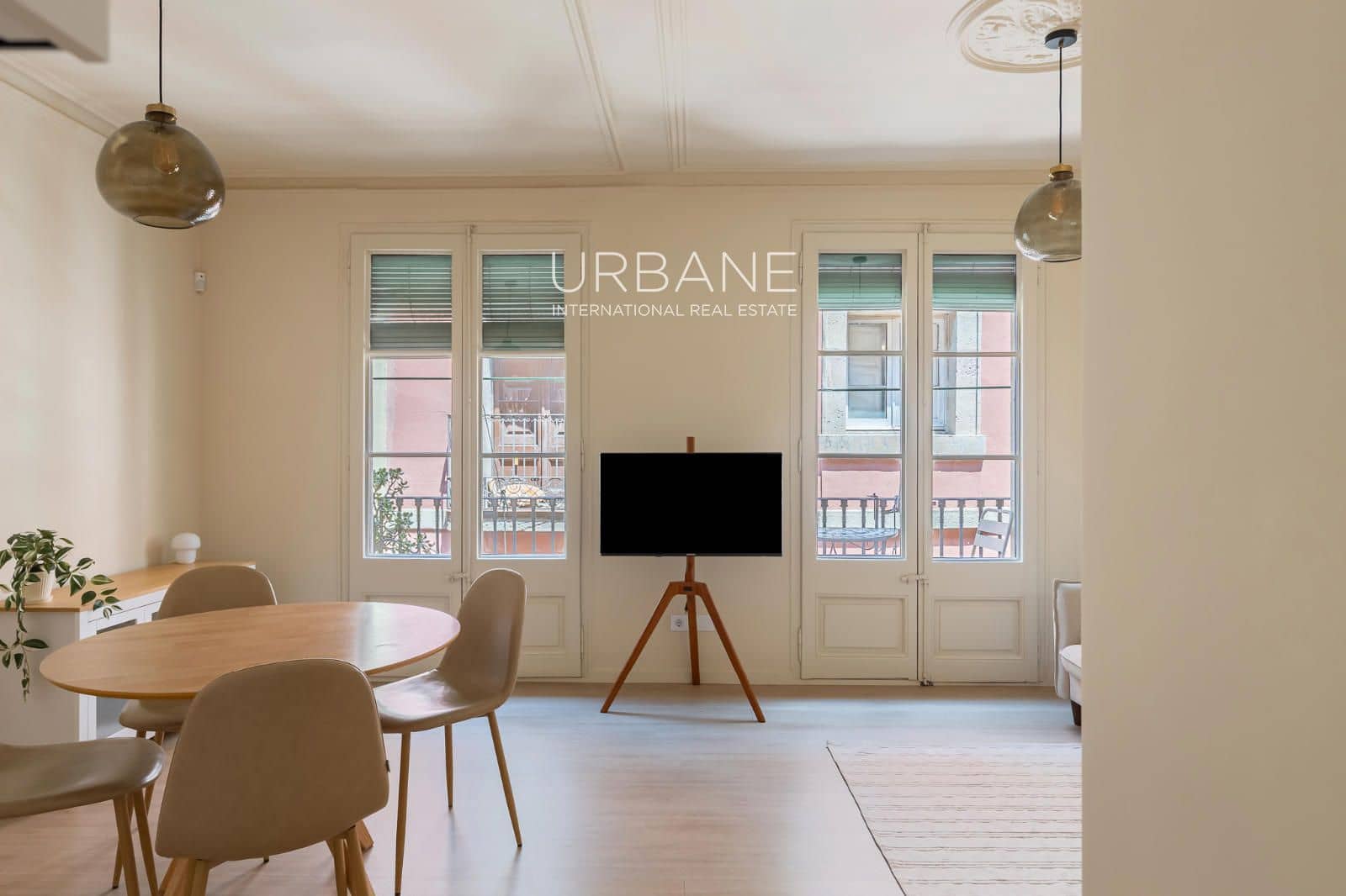 2 slaapkamer Flat te huur in Barcelona stad - € 1.500 (Ref: 9999411)