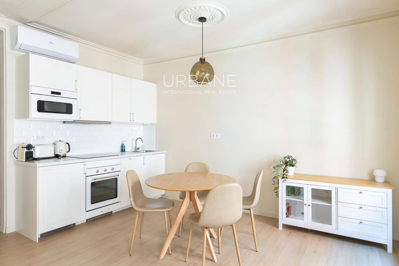 2 slaapkamer Flat te huur in Barcelona stad - € 1.500 (Ref: 9999411)