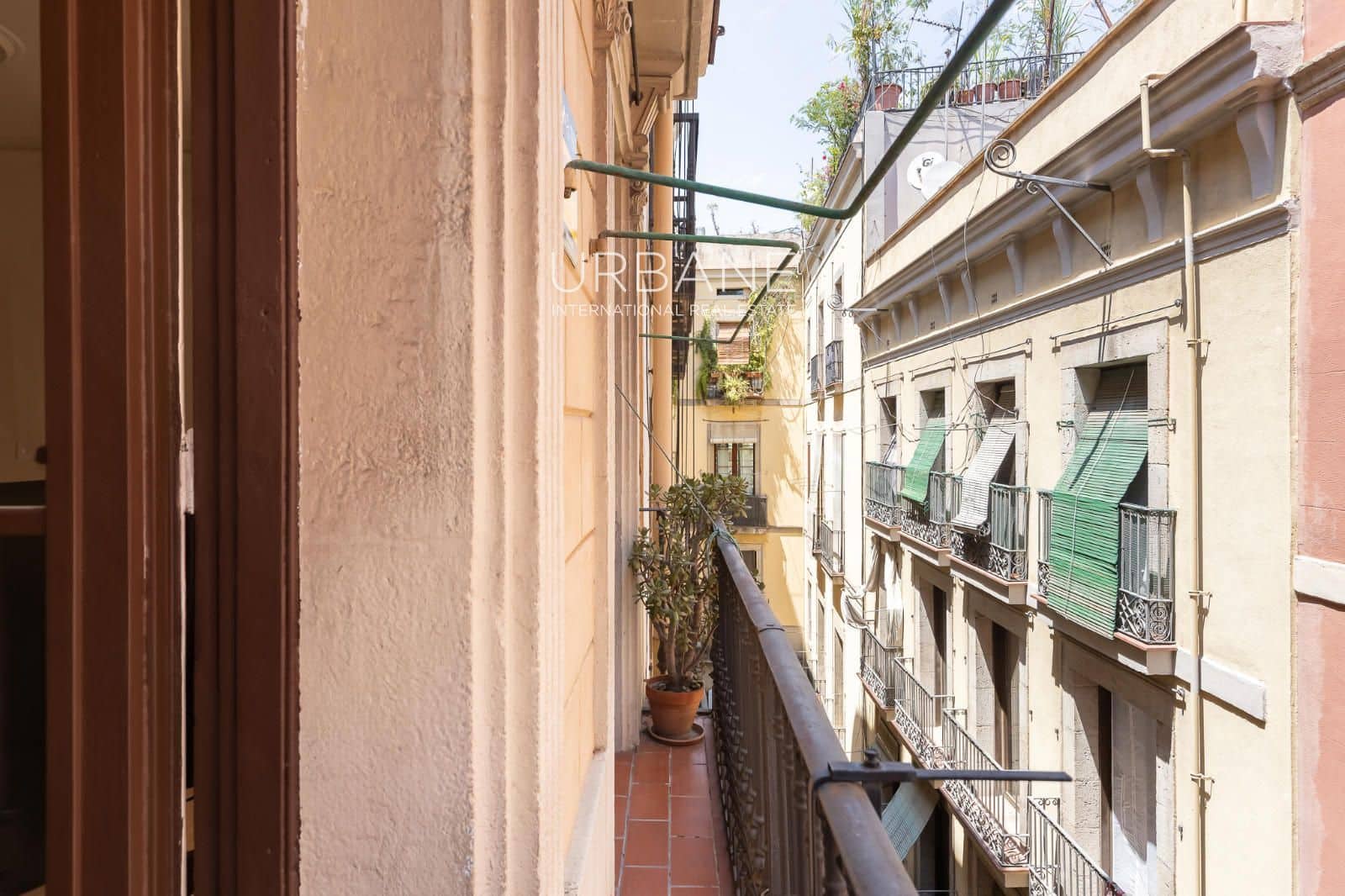 2 slaapkamer Flat te huur in Barcelona stad - € 1.500 (Ref: 9999411)