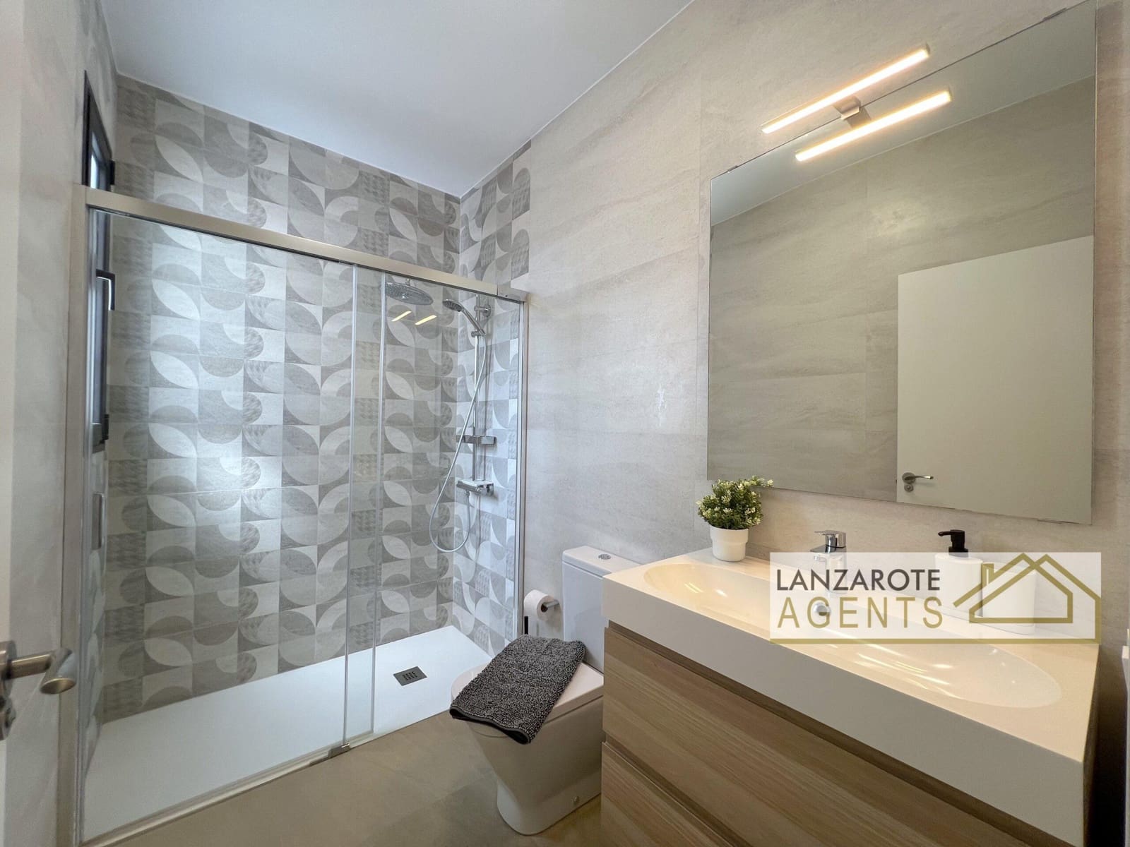 Chalet de 4 habitaciones en Playa Blanca en venta - 950.000 € (Ref: 10000948)