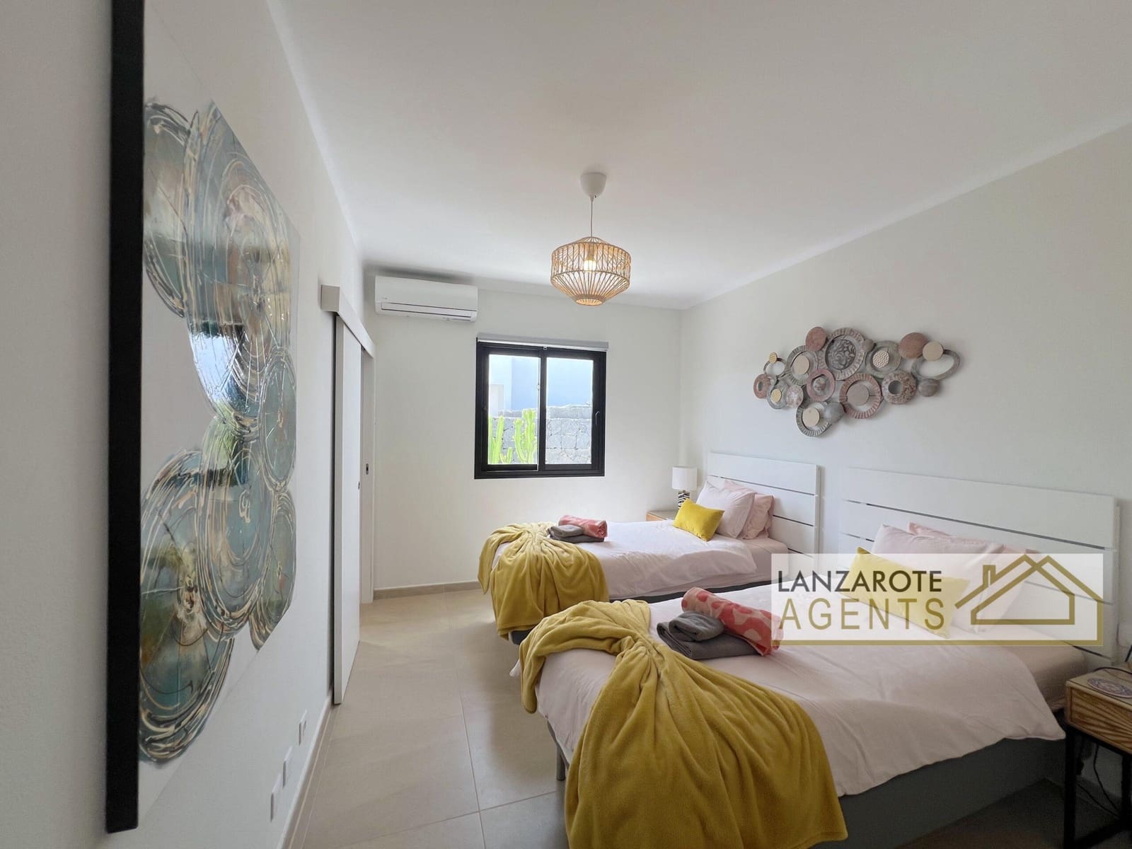 Chalet de 4 habitaciones en Playa Blanca en venta - 950.000 € (Ref: 10000948)
