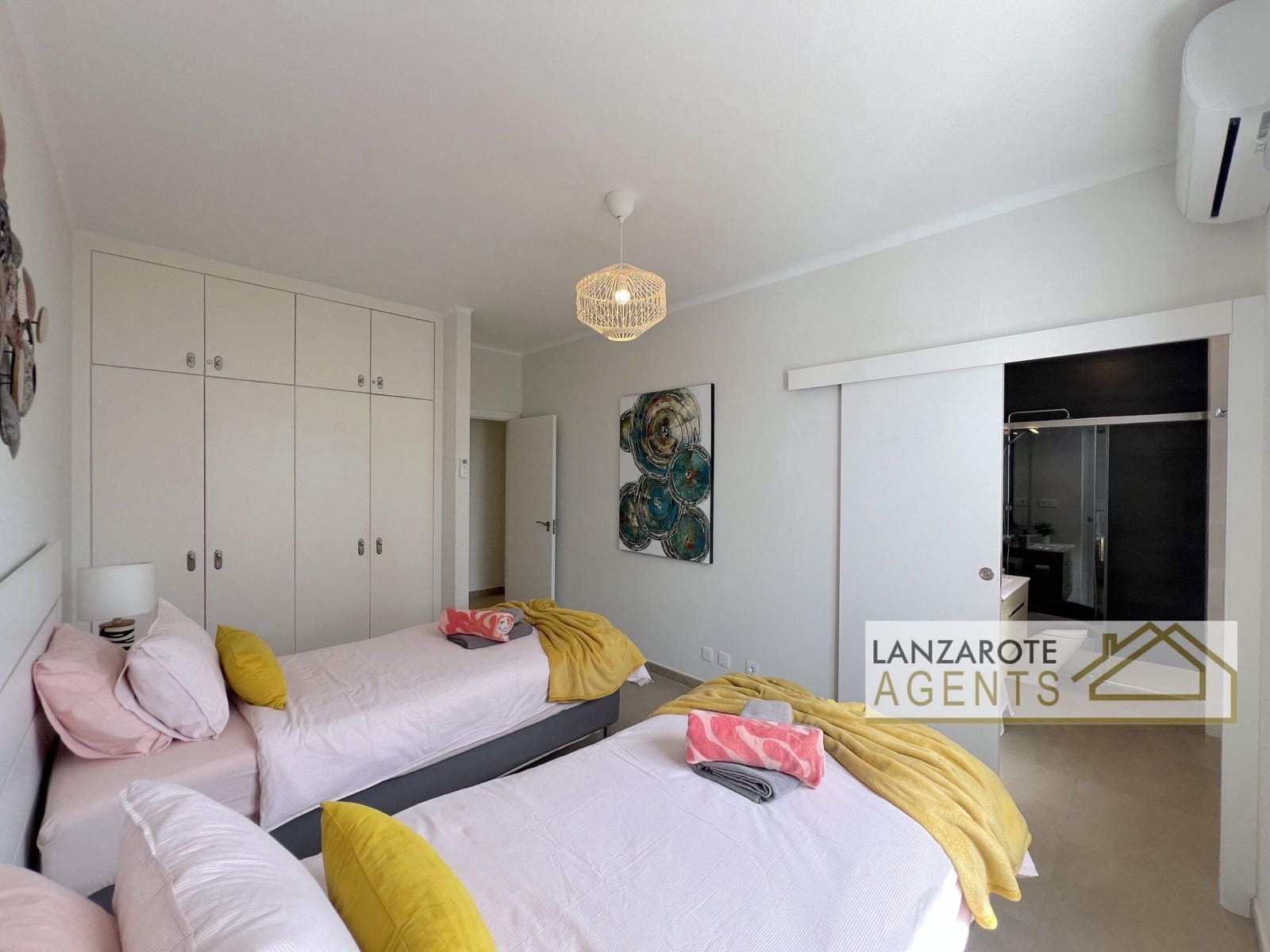 Chalet de 4 habitaciones en Playa Blanca en venta - 950.000 € (Ref: 10000948)