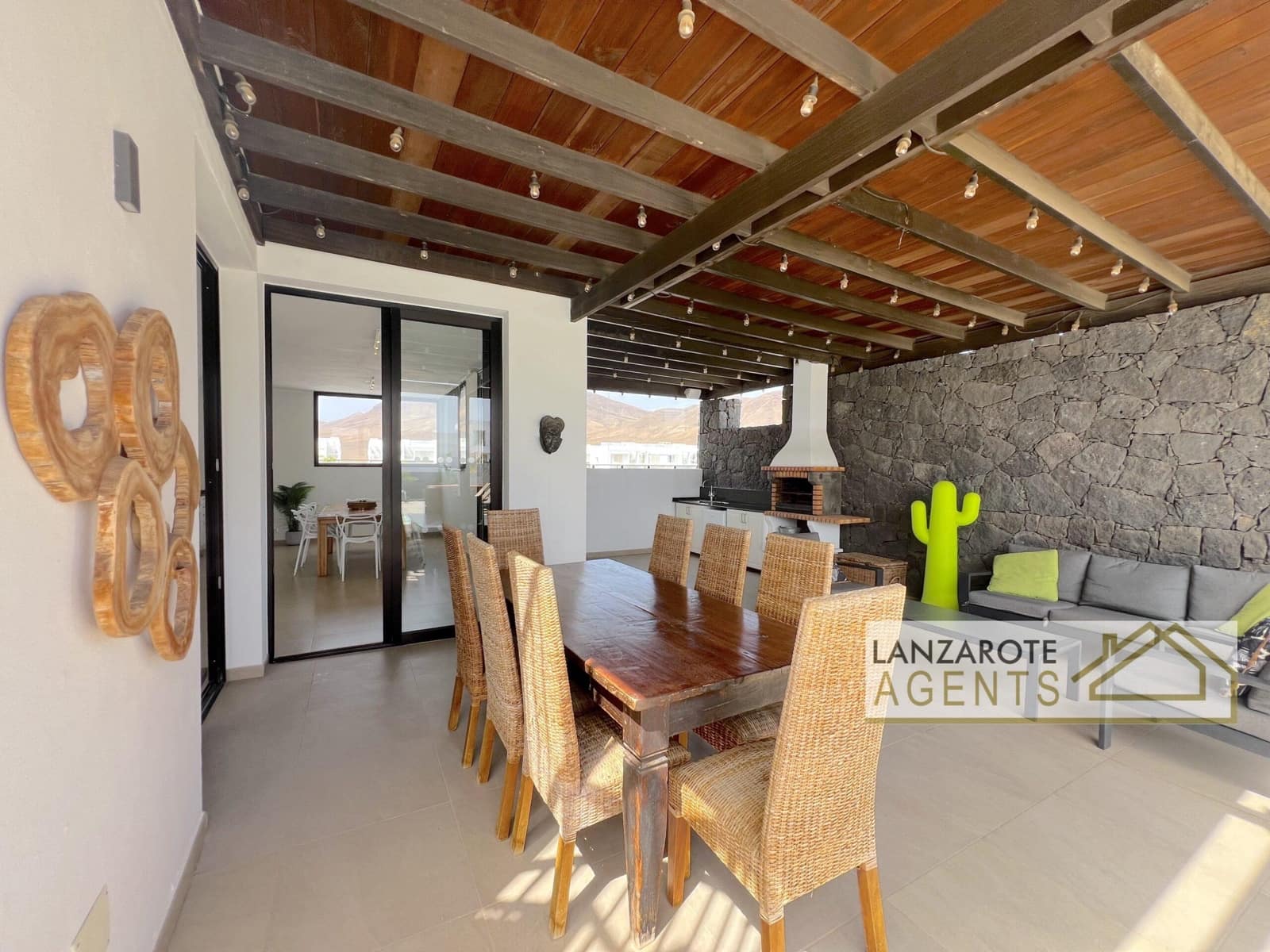 Chalet de 4 habitaciones en Playa Blanca en venta - 950.000 € (Ref: 10000948)
