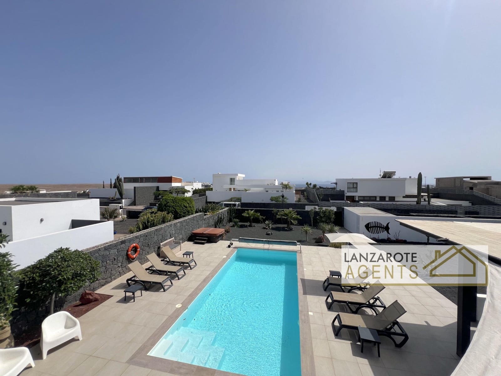 Chalet de 4 habitaciones en Playa Blanca en venta - 950.000 € (Ref: 10000948)
