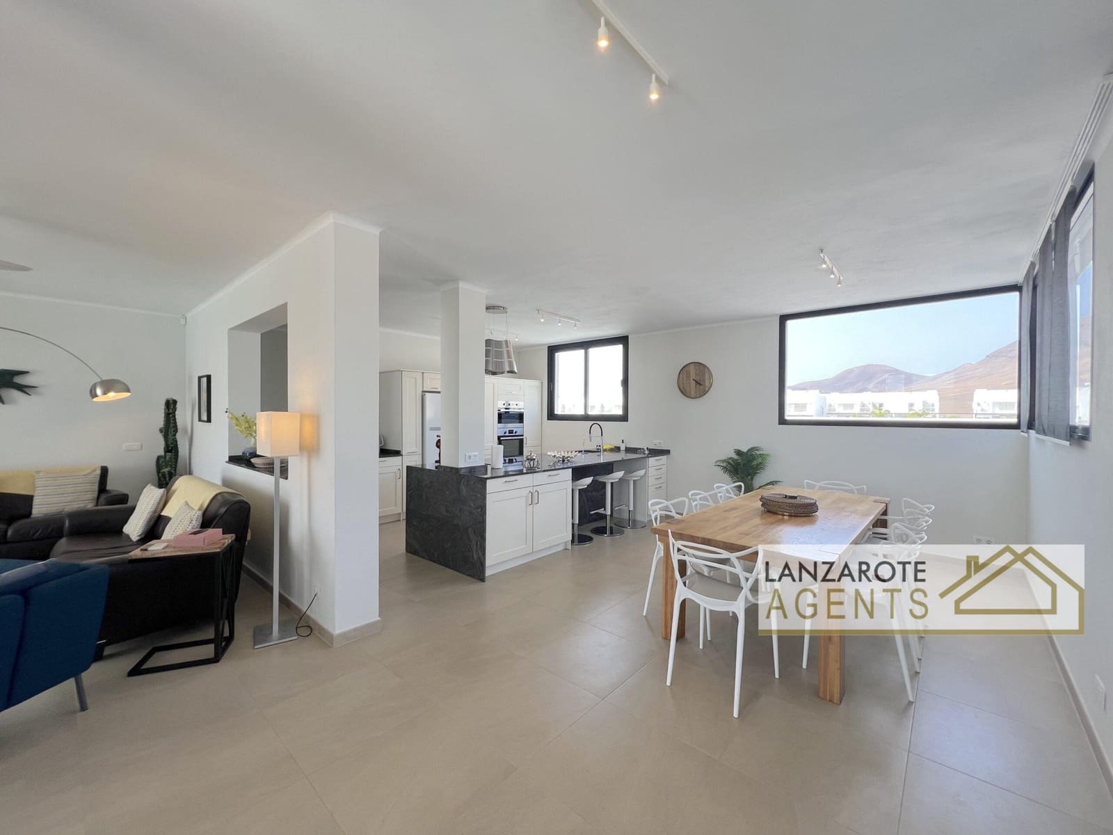 Chalet de 4 habitaciones en Playa Blanca en venta - 950.000 € (Ref: 10000948)
