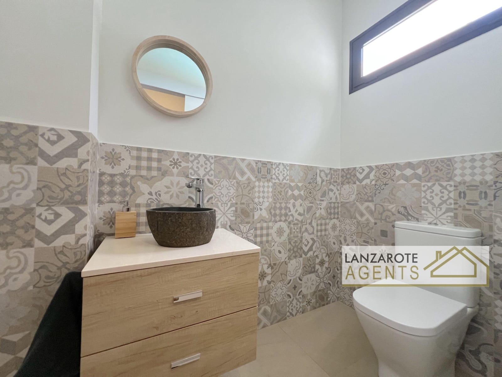 Chalet de 4 habitaciones en Playa Blanca en venta - 950.000 € (Ref: 10000948)