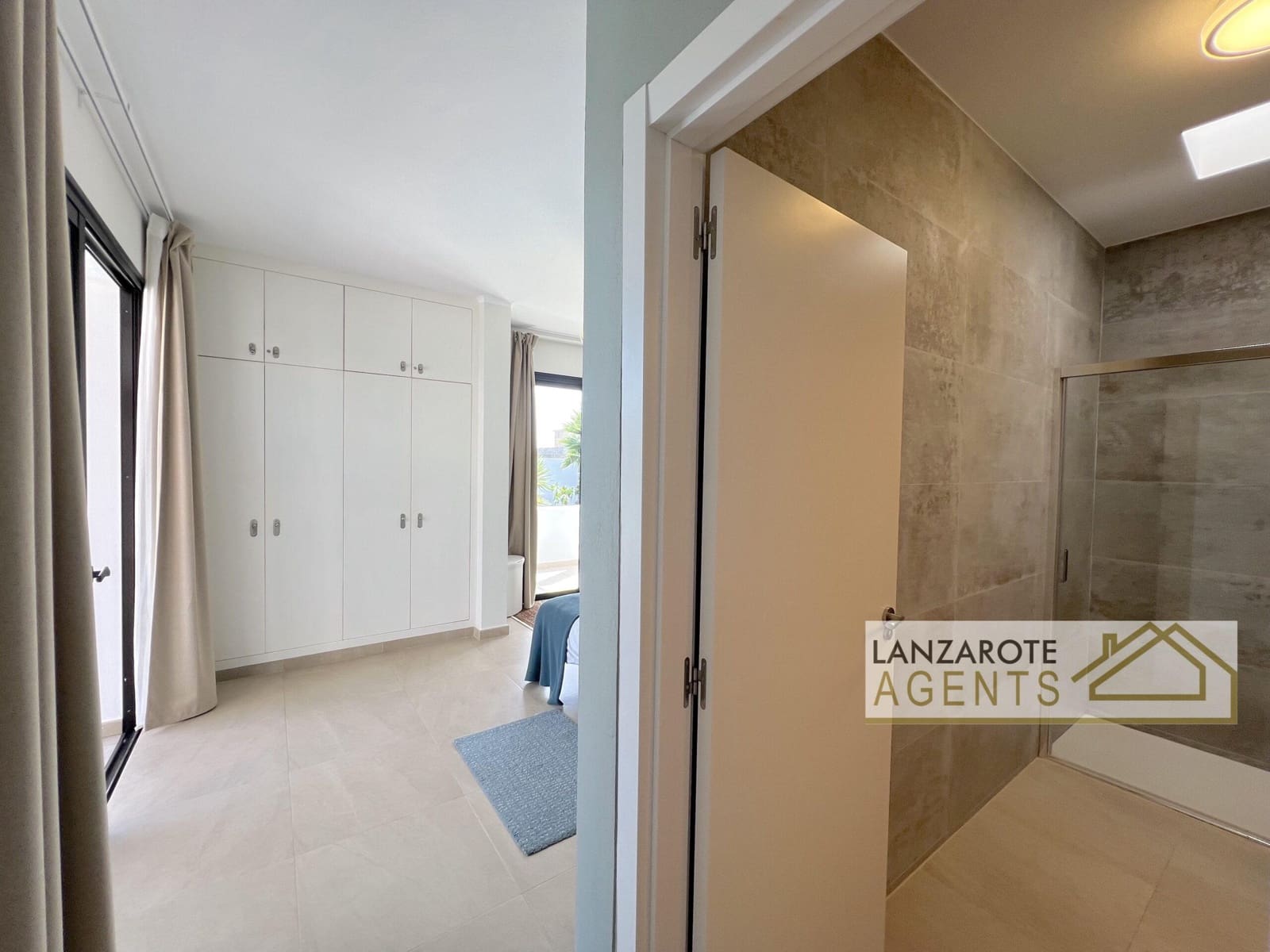 Chalet de 4 habitaciones en Playa Blanca en venta - 950.000 € (Ref: 10000948)
