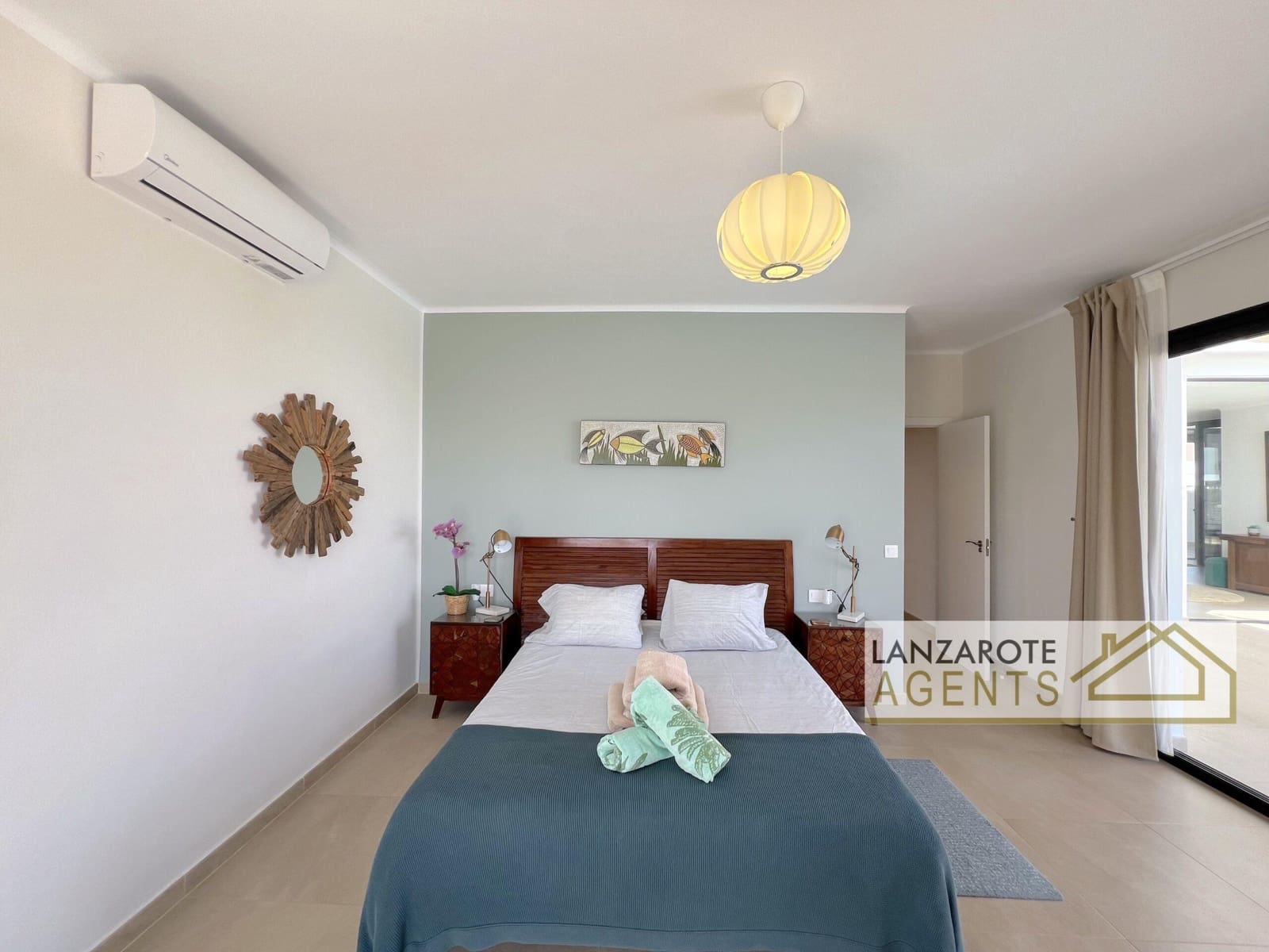 Chalet de 4 habitaciones en Playa Blanca en venta - 950.000 € (Ref: 10000948)