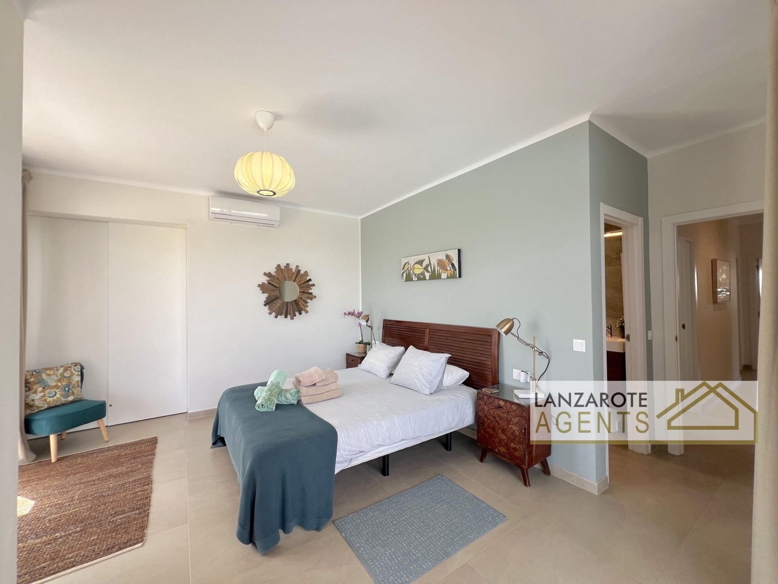 Chalet de 4 habitaciones en Playa Blanca en venta - 950.000 € (Ref: 10000948)