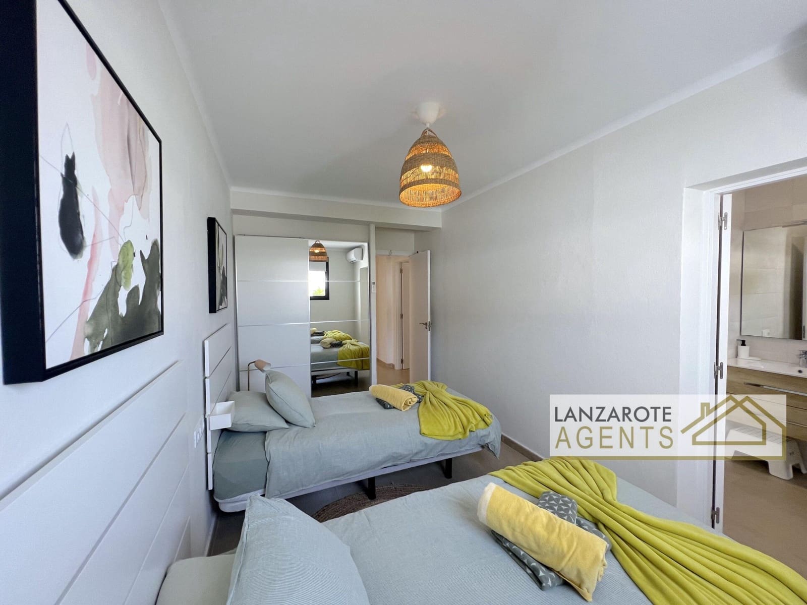 Chalet de 4 habitaciones en Playa Blanca en venta - 950.000 € (Ref: 10000948)