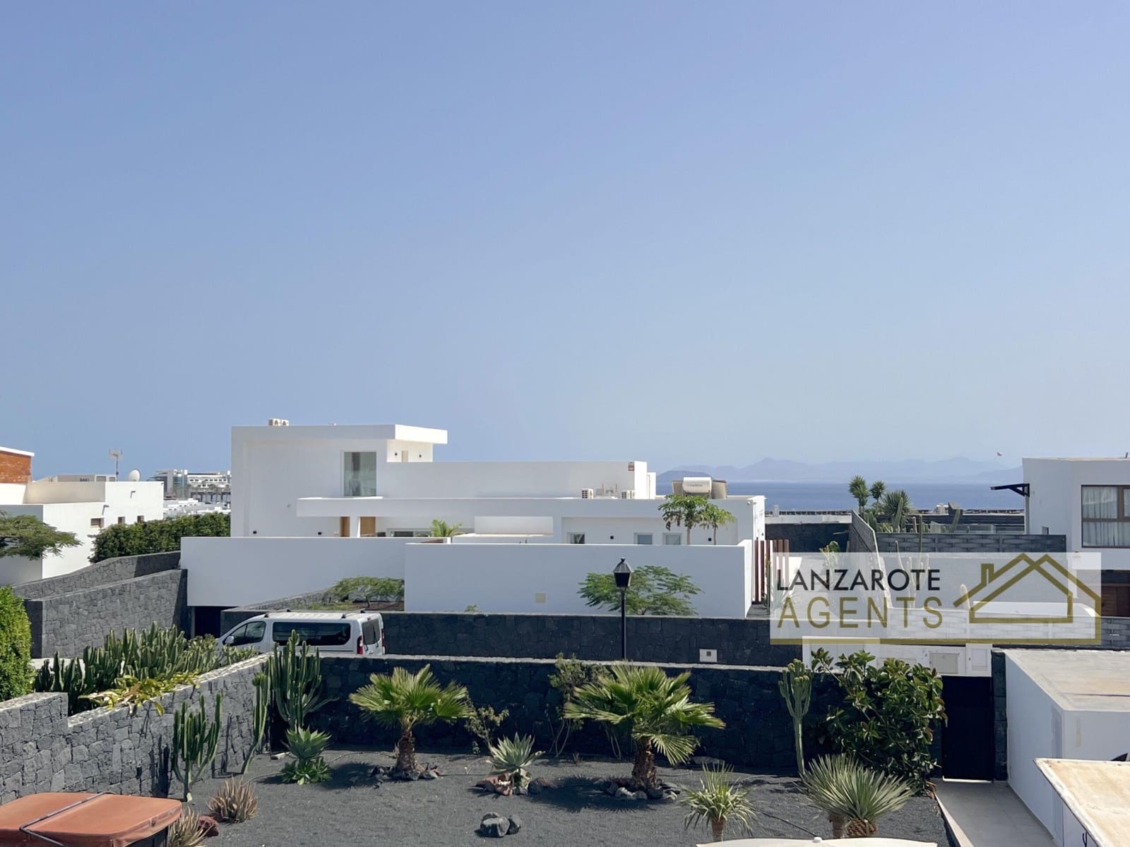 Chalet de 4 habitaciones en Playa Blanca en venta - 950.000 € (Ref: 10000948)