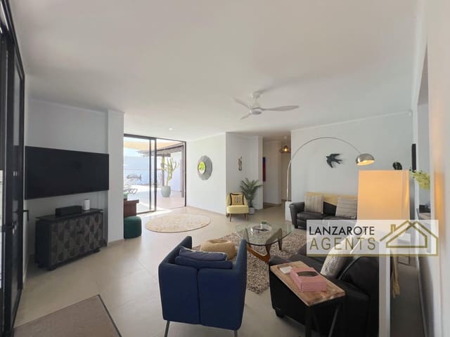 Chalet de 4 habitaciones en Playa Blanca, Yaiza en venta - 950.000 € (Ref: 10000948)