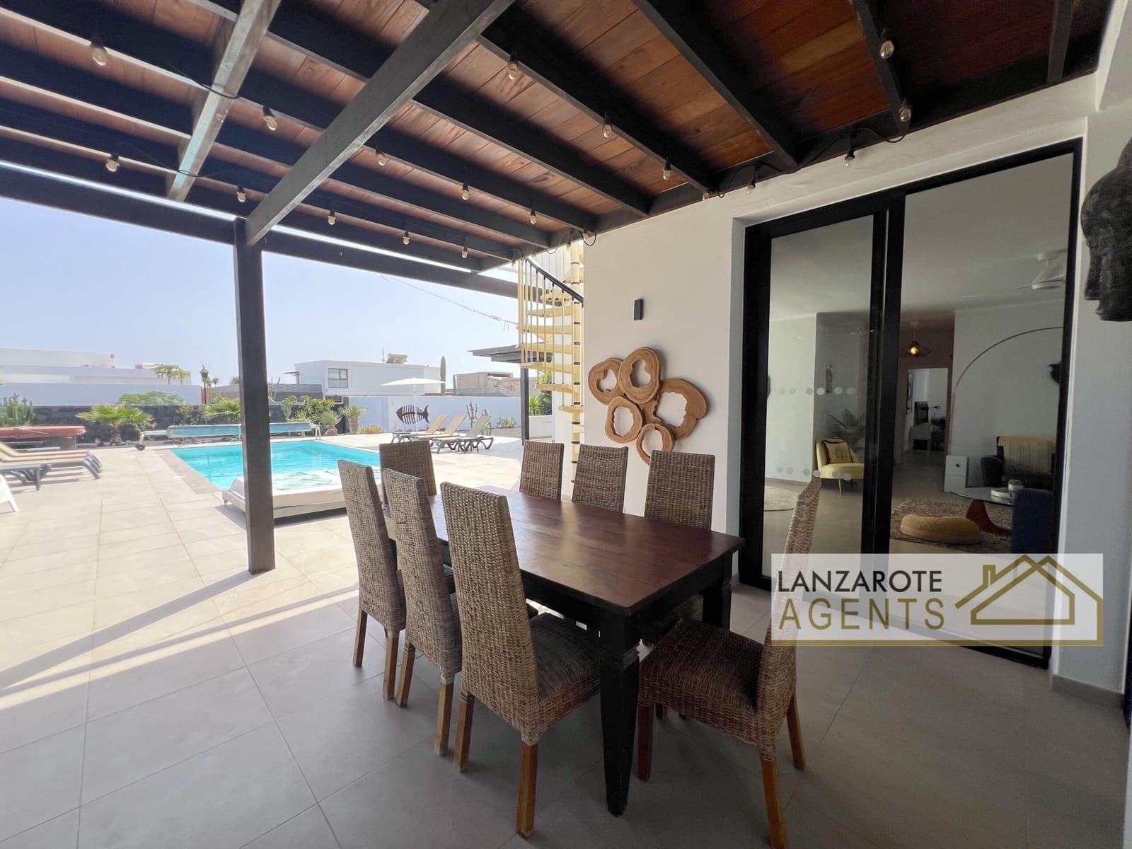 Chalet de 4 habitaciones en Playa Blanca en venta - 950.000 € (Ref: 10000948)
