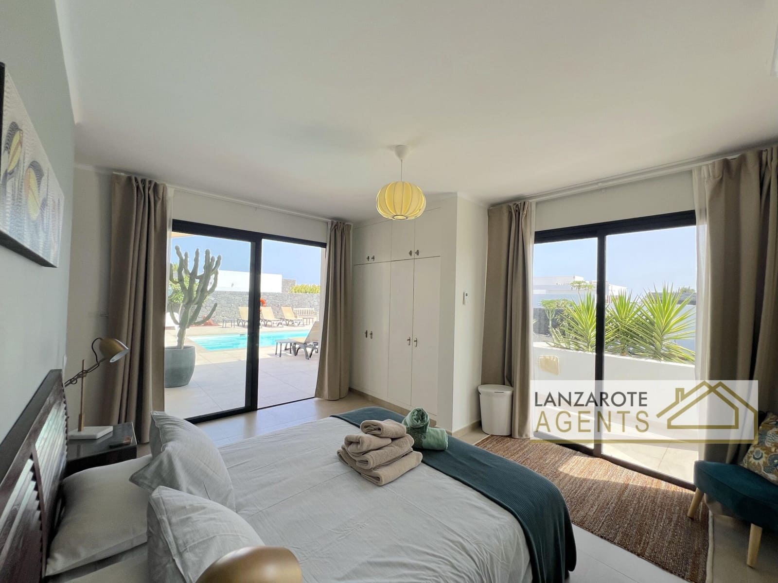Chalet de 4 habitaciones en Playa Blanca en venta - 950.000 € (Ref: 10000948)