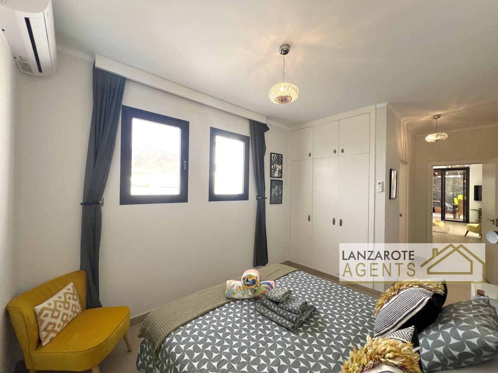 Chalet de 4 habitaciones en Playa Blanca en venta - 950.000 € (Ref: 10000948)