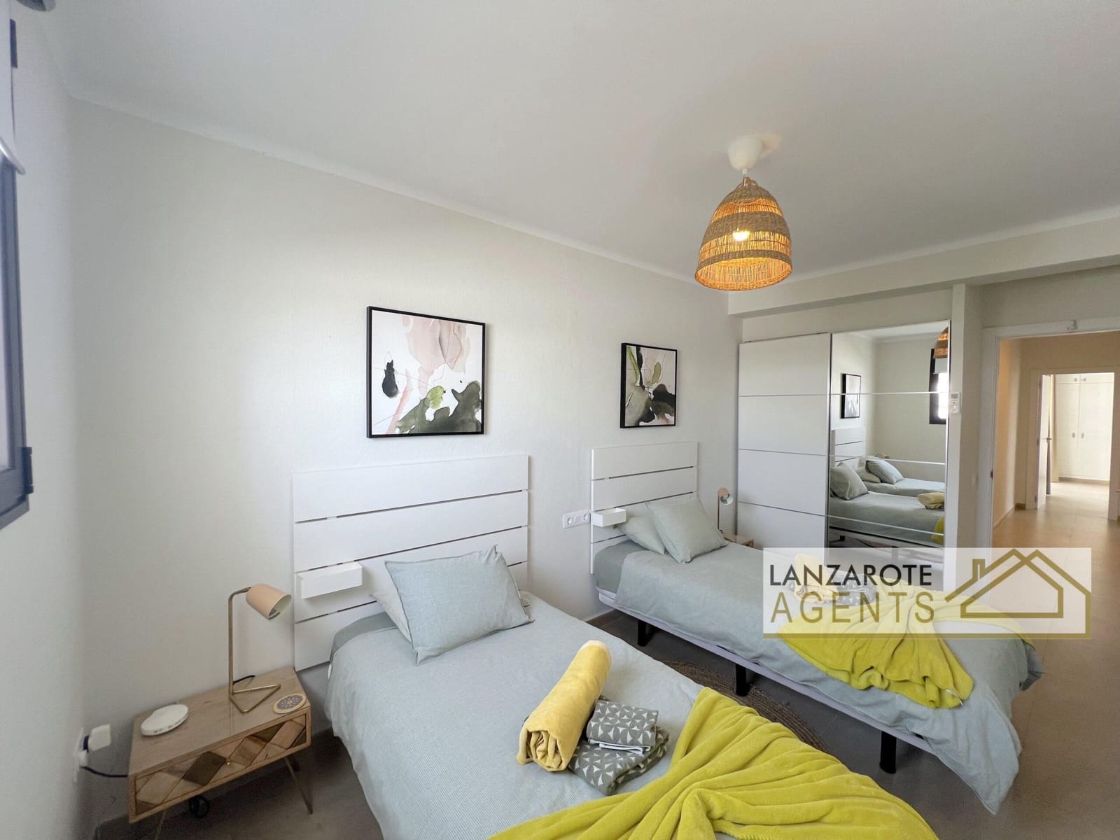 Chalet de 4 habitaciones en Playa Blanca en venta - 950.000 € (Ref: 10000948)