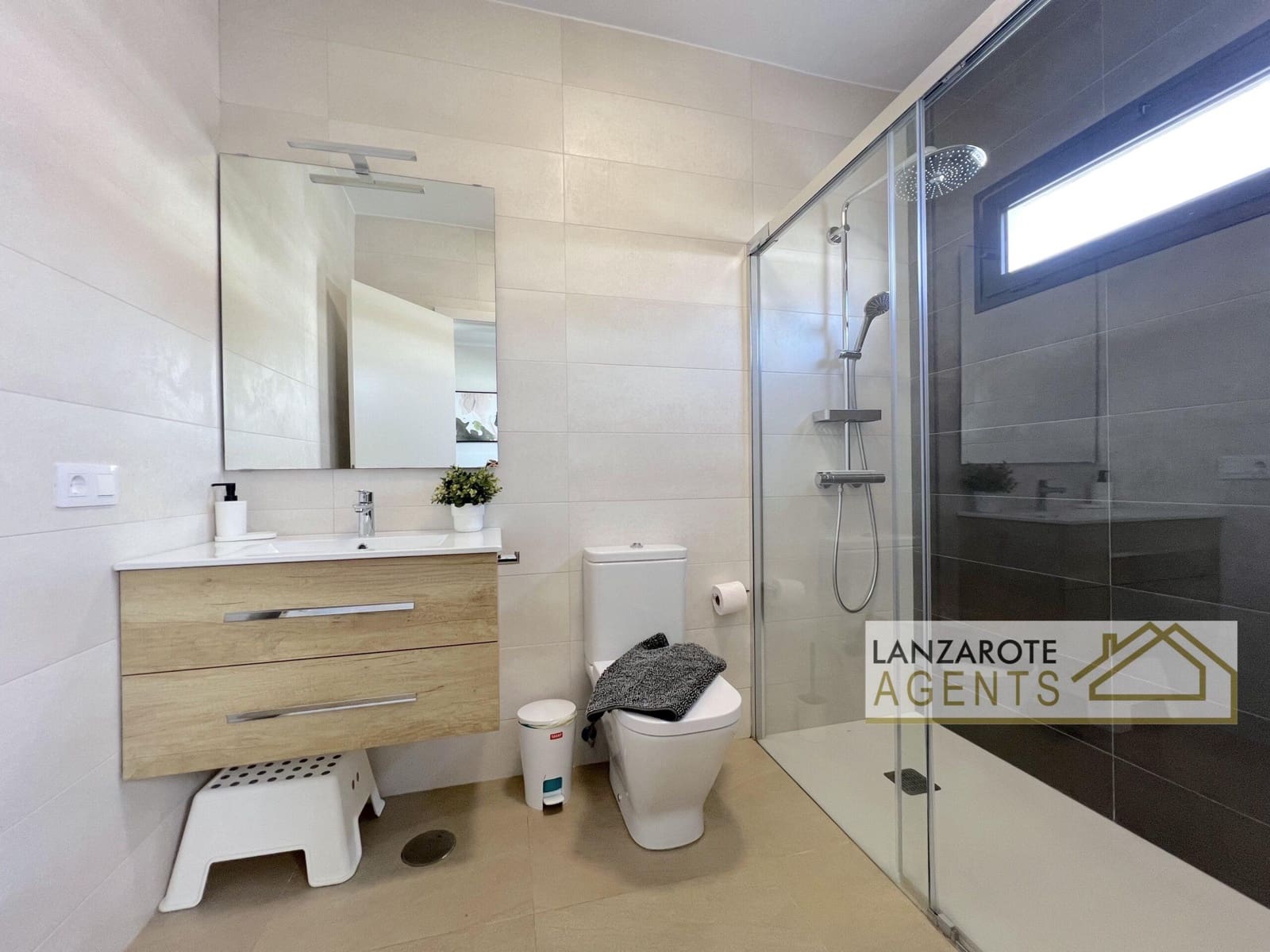 Chalet de 4 habitaciones en Playa Blanca en venta - 950.000 € (Ref: 10000948)