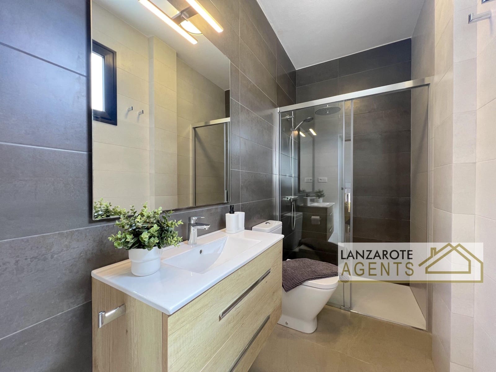 Chalet de 4 habitaciones en Playa Blanca en venta - 950.000 € (Ref: 10000948)
