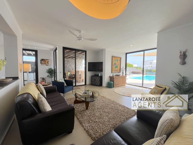 Chalet de 4 habitaciones en Playa Blanca, Yaiza en venta - 950.000 € (Ref: 10000948)