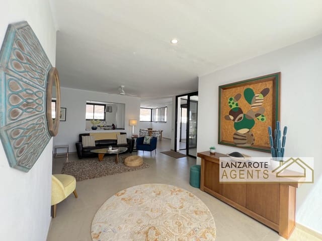 Chalet de 4 habitaciones en Playa Blanca, Yaiza en venta - 950.000 € (Ref: 10000948)