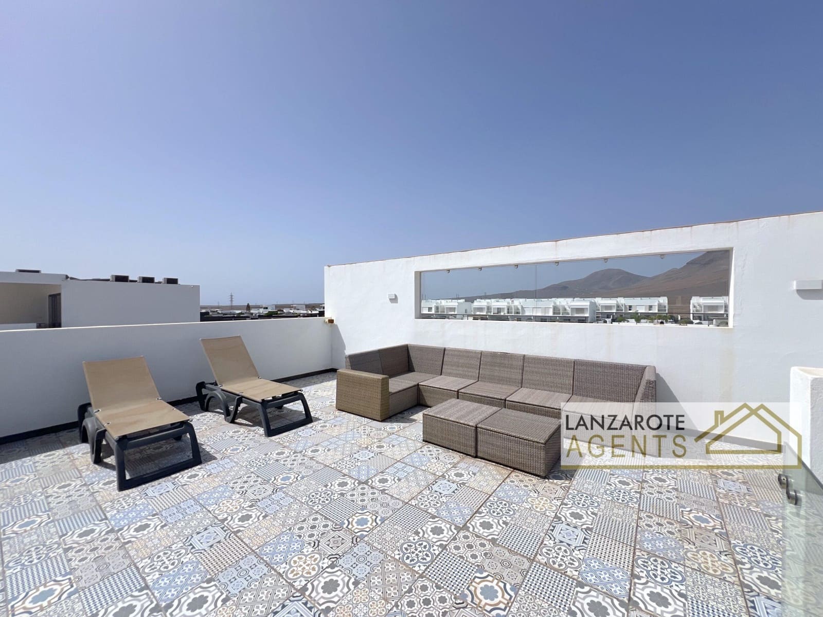 Chalet de 4 habitaciones en Playa Blanca en venta - 950.000 € (Ref: 10000948)