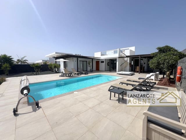 Chalet de 4 habitaciones en Playa Blanca, Yaiza en venta - 950.000 € (Ref: 10000948)