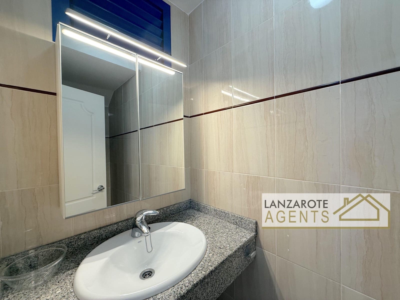 Villa/Maison de 2 chambres à louer à Playa Blanca avec garage - 2 250 € (Ref: 10004508)