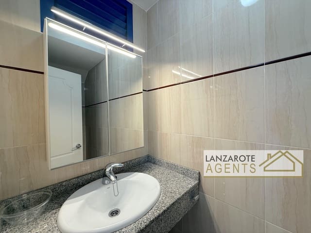2 bedroom Villa for rent in Playa Blanca, Yaiza with garage - € 2,250 (Ref: 10004508)