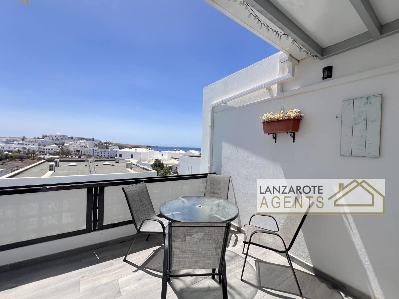 Chalet de 3 habitaciones en Playa Blanca en venta - 435.000 € (Ref: 10005989)