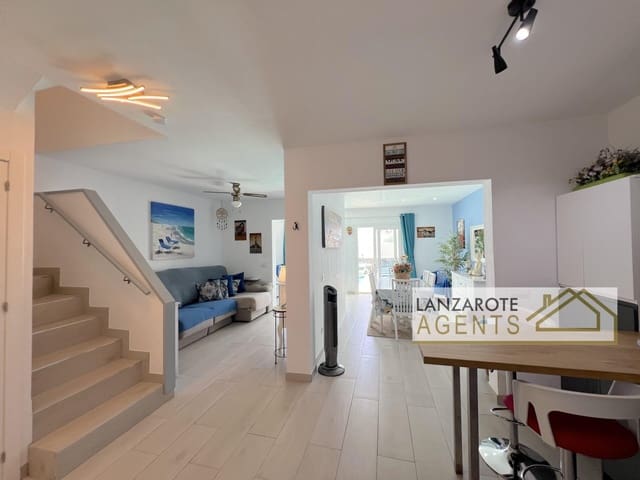 Chalet de 3 habitaciones en Playa Blanca, Yaiza en venta - 435.000 € (Ref: 10005989)