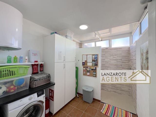 Chalet de 3 habitaciones en Playa Blanca, Yaiza en venta - 435.000 € (Ref: 10005989)