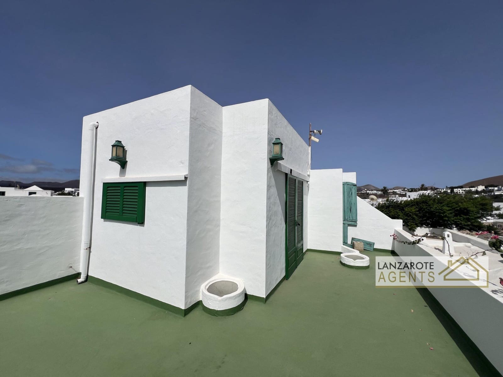 3 bedroom Villa for sale in Yaiza with garage - € 325,000 (Ref: 10012279)