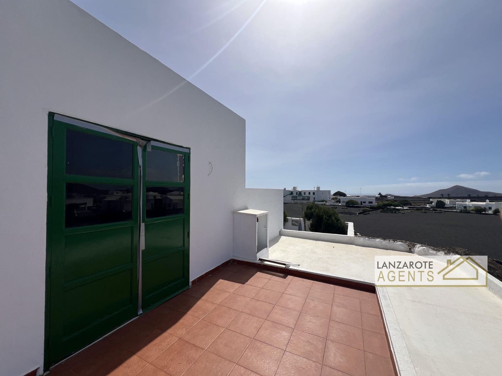 3 bedroom Villa for sale in Yaiza with garage - € 325,000 (Ref: 10012279)