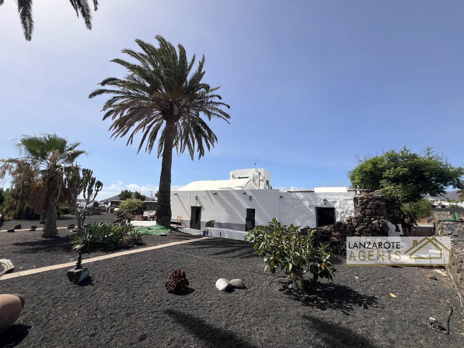 3 bedroom Villa for sale in Yaiza with garage - € 325,000 (Ref: 10012279)