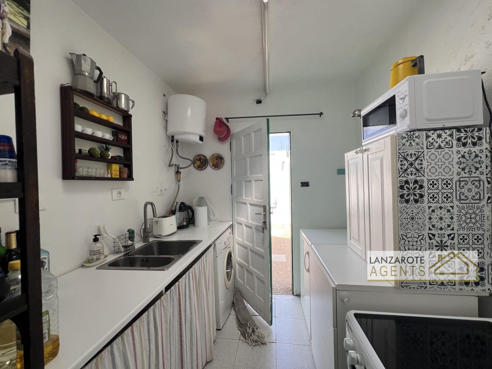 3 bedroom Villa for sale in Yaiza with garage - € 325,000 (Ref: 10012279)