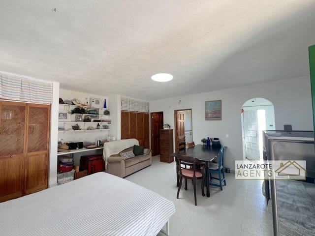 3 bedroom Villa for sale in Yaiza with garage - € 325,000 (Ref: 10012279)