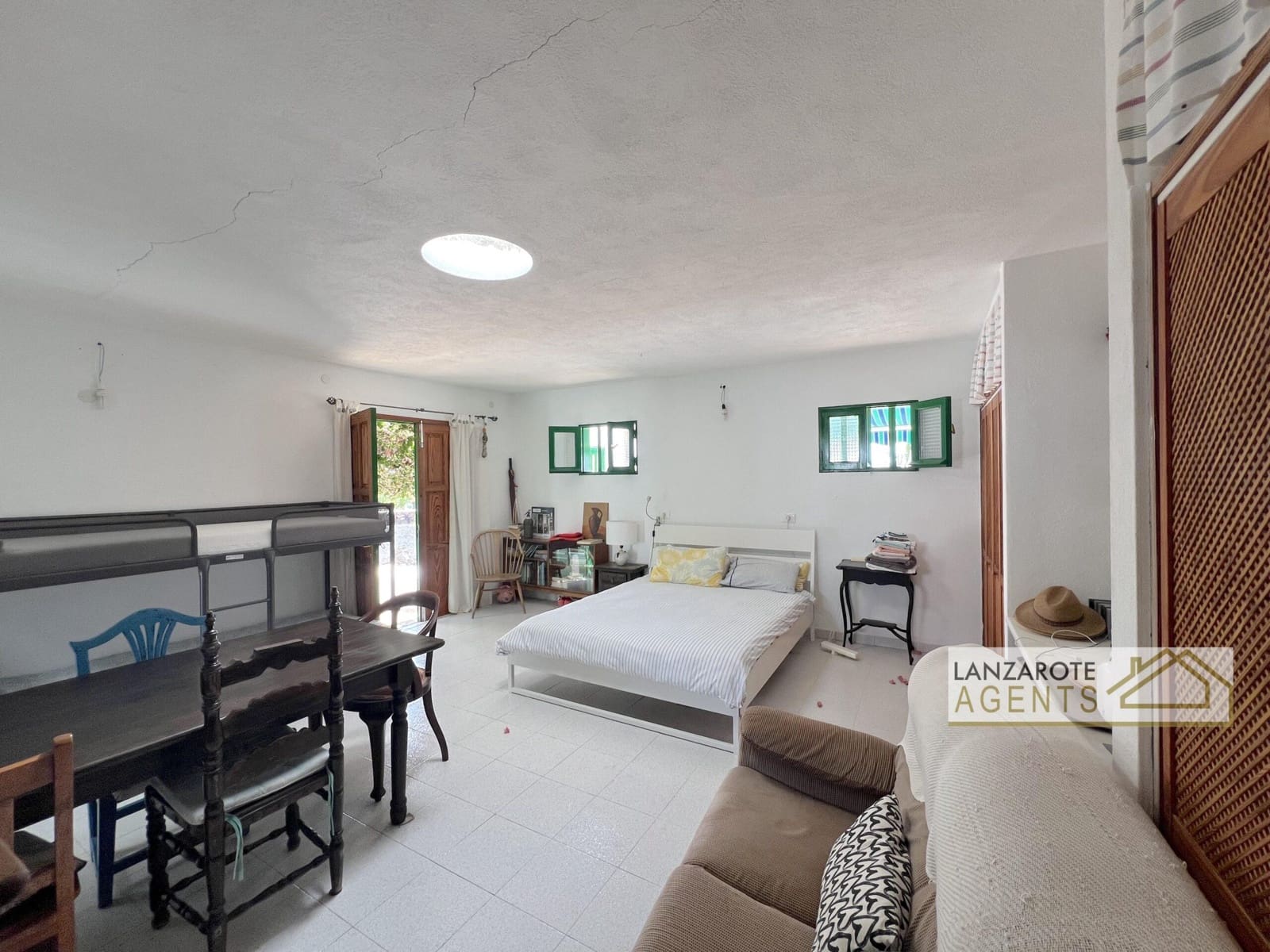 3 bedroom Villa for sale in Yaiza with garage - € 325,000 (Ref: 10012279)