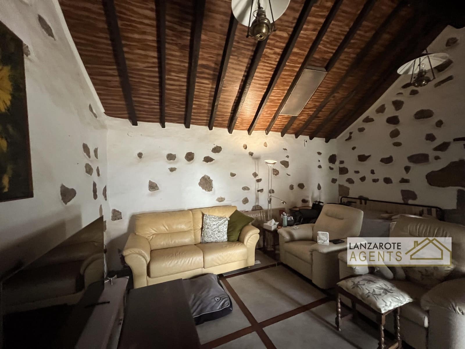 3 bedroom Villa for sale in Yaiza with garage - € 325,000 (Ref: 10012279)