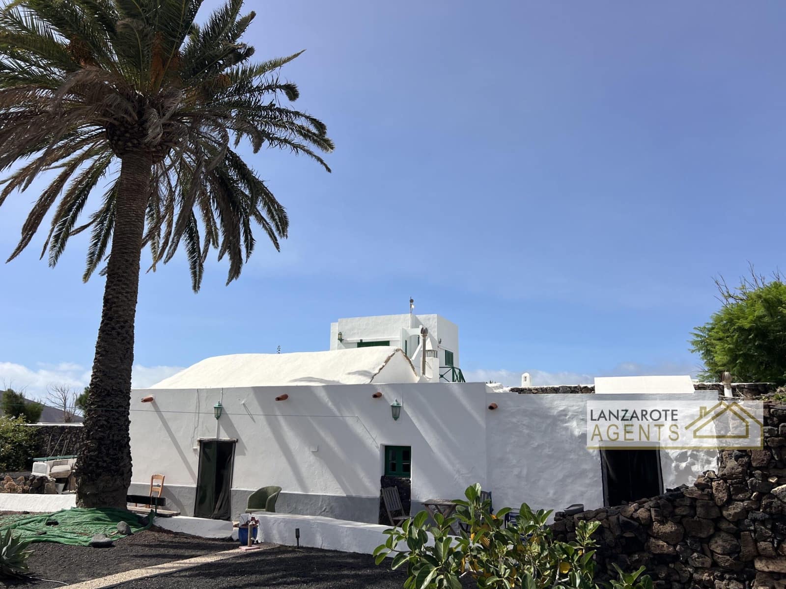 3 bedroom Villa for sale in Yaiza with garage - € 325,000 (Ref: 10012279)
