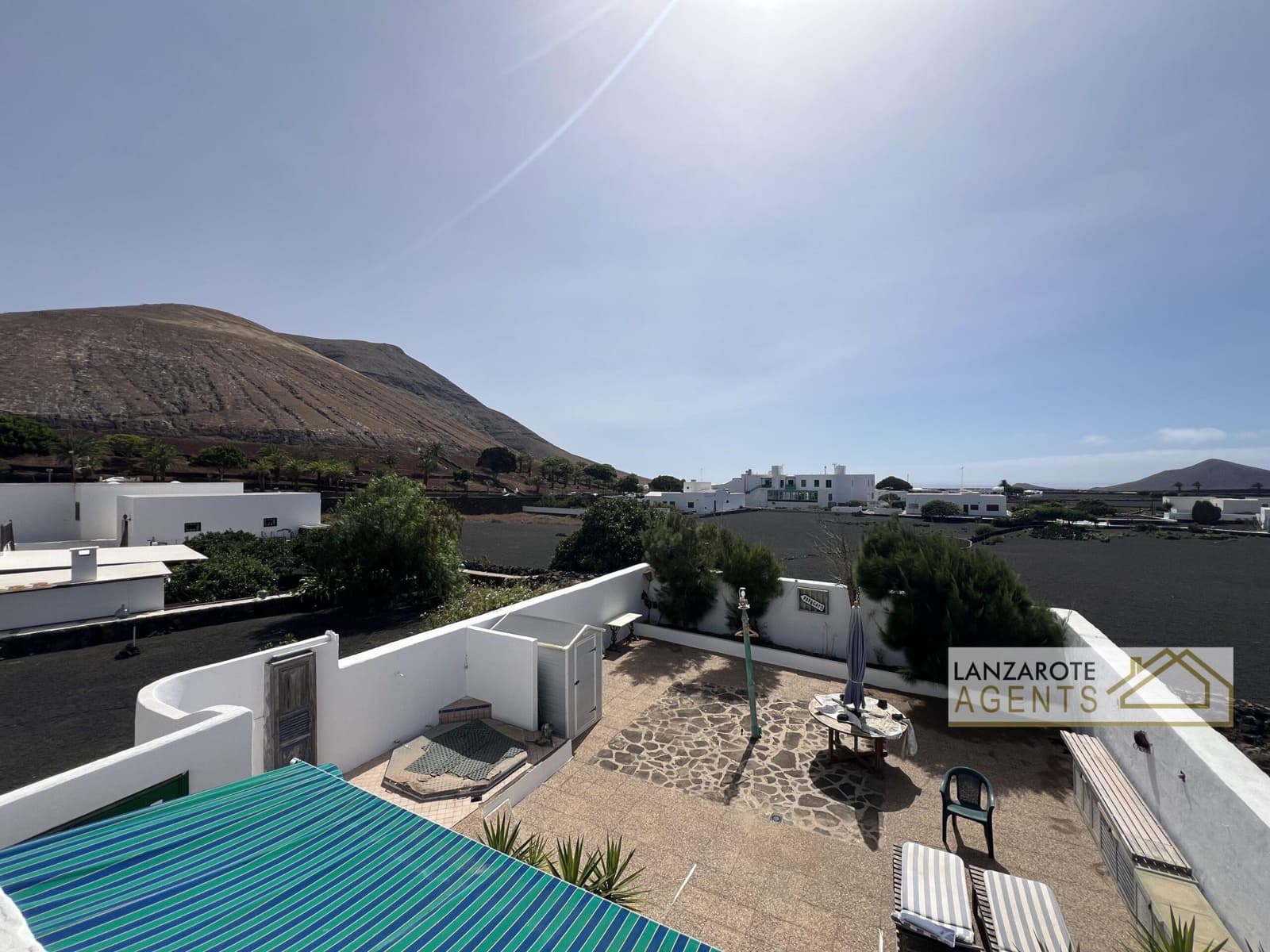 3 bedroom Villa for sale in Yaiza with garage - € 325,000 (Ref: 10012279)
