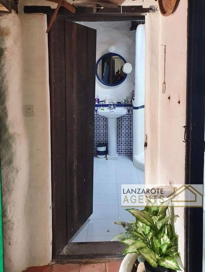 3 bedroom Villa for sale in Yaiza with garage - € 325,000 (Ref: 10012279)