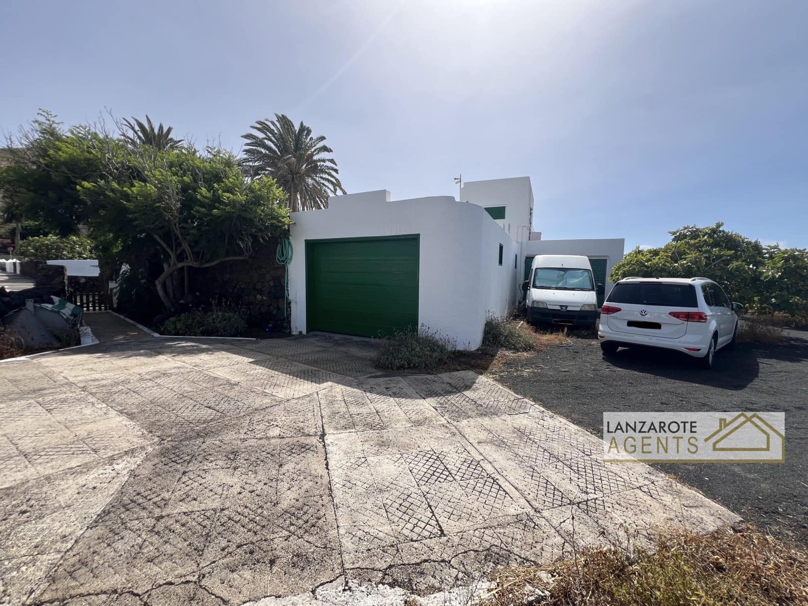 3 bedroom Villa for sale in Yaiza with garage - € 325,000 (Ref: 10012279)