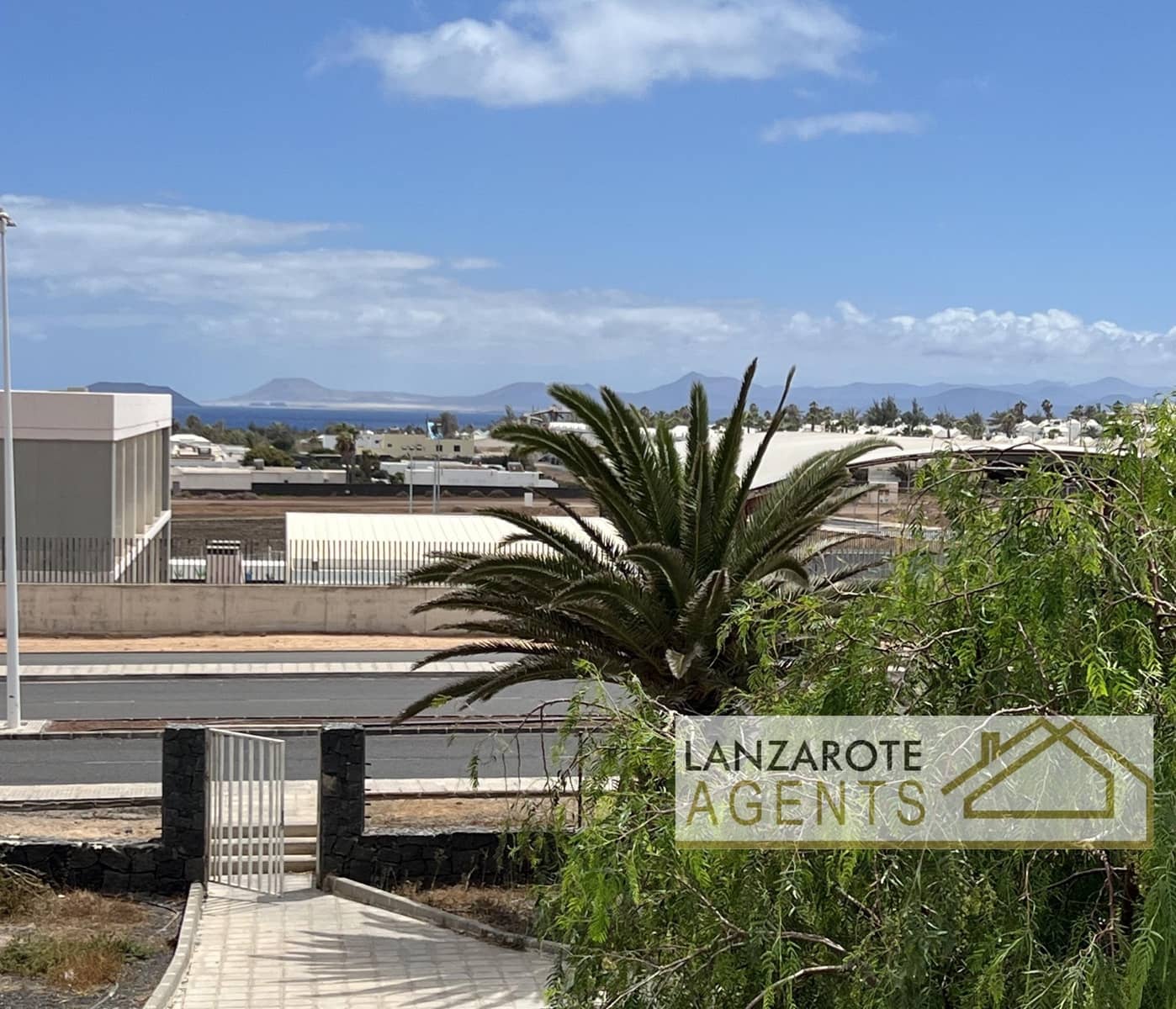 2 bedroom Villa for sale in Playa Blanca - € 315,000 (Ref: 10021387)