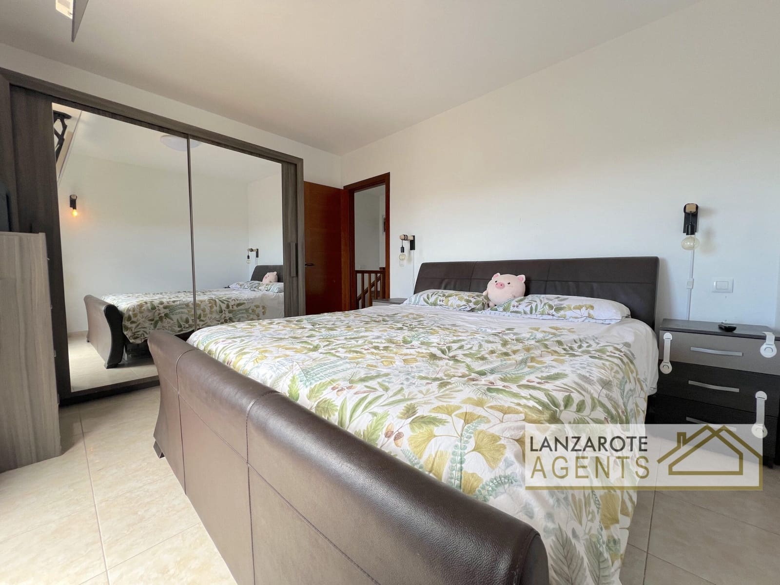 2 bedroom Villa for sale in Playa Blanca - € 315,000 (Ref: 10021387)