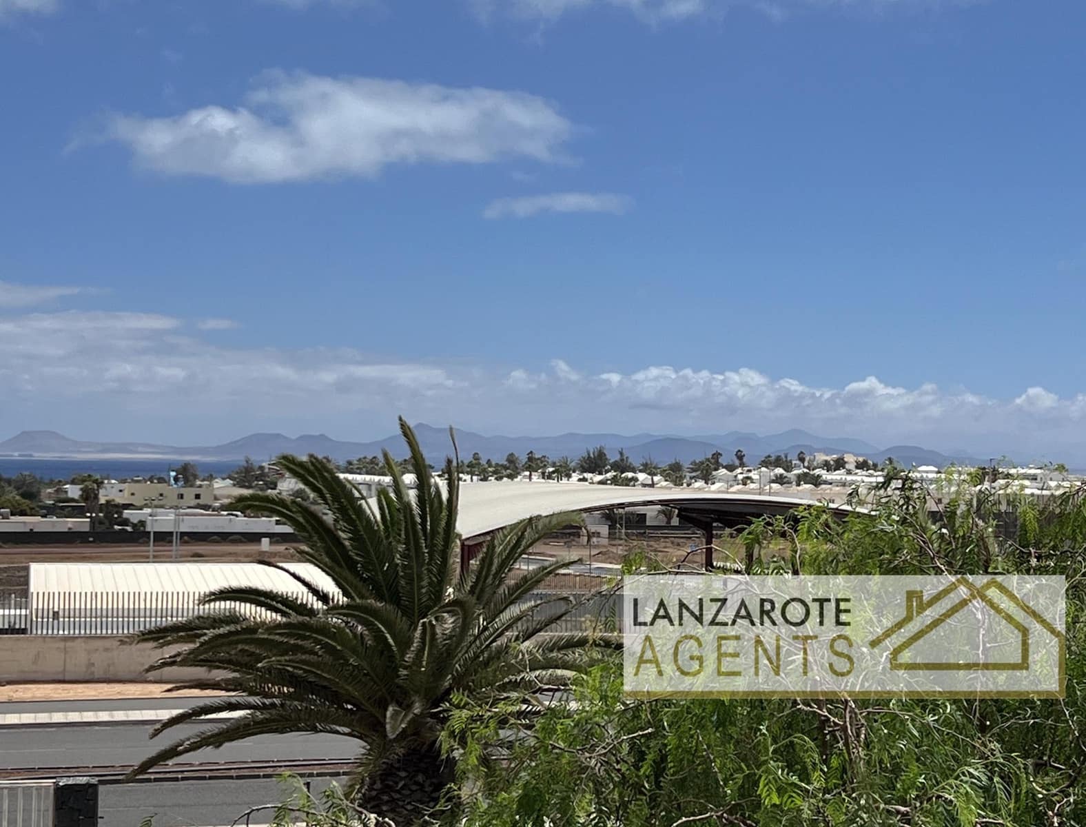 2 bedroom Villa for sale in Playa Blanca - € 315,000 (Ref: 10021387)