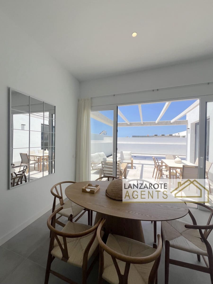 3 bedroom Villa for rent in Playa Blanca with pool - € 3,000 (Ref: 10044201)